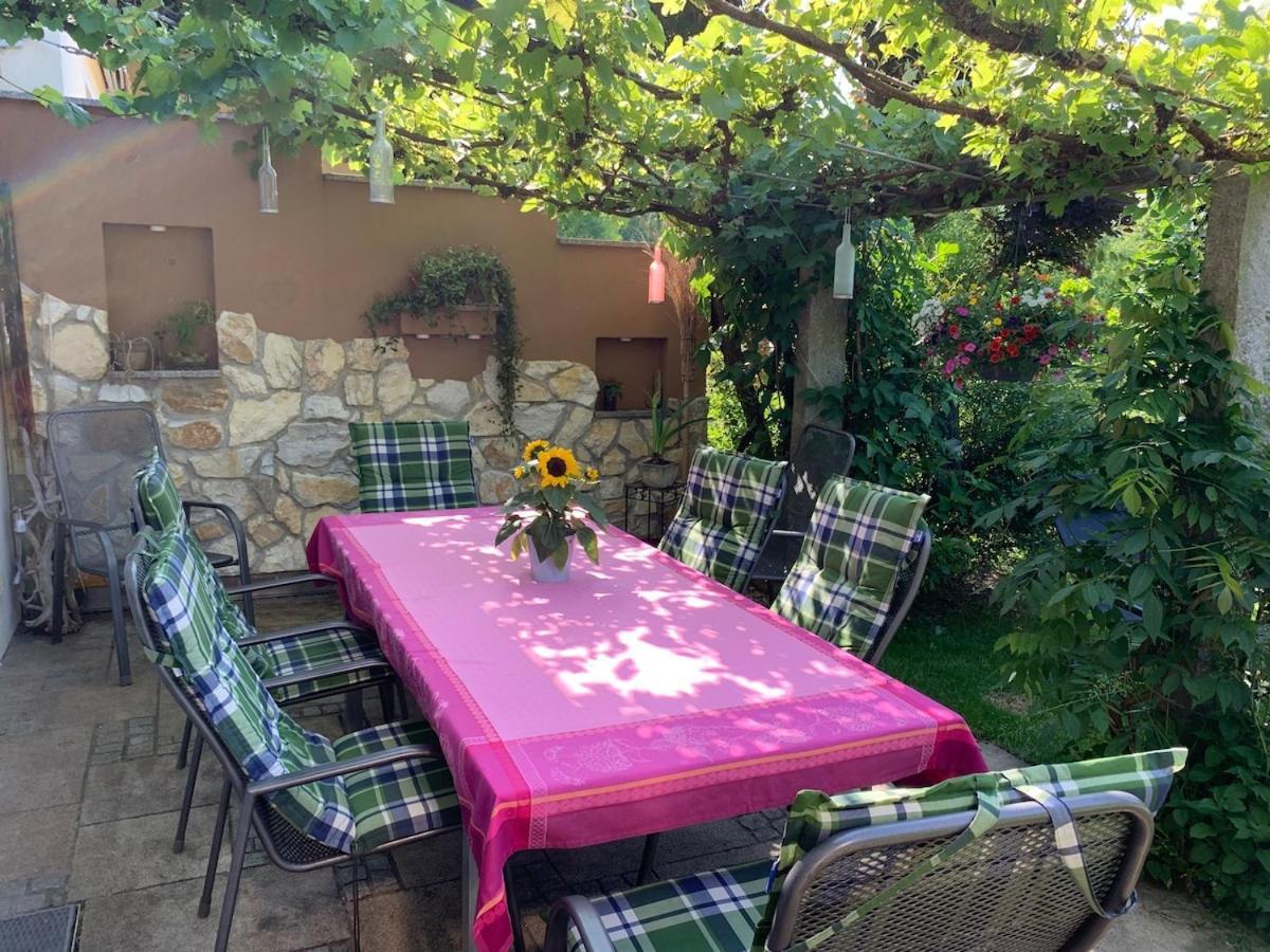 Auszeit - Wohnung Mit Garten Und Bergblick Bad Aibling Exterior photo